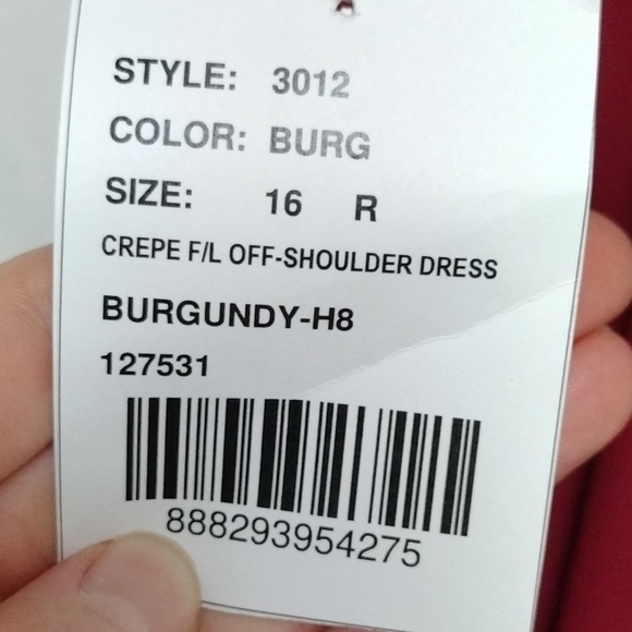 Size 16 Off the Shoulder Burgundy Vivian Diamond Deess - Picture 4 of 6